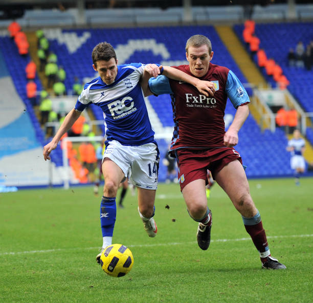 中场区域对 中场区域对